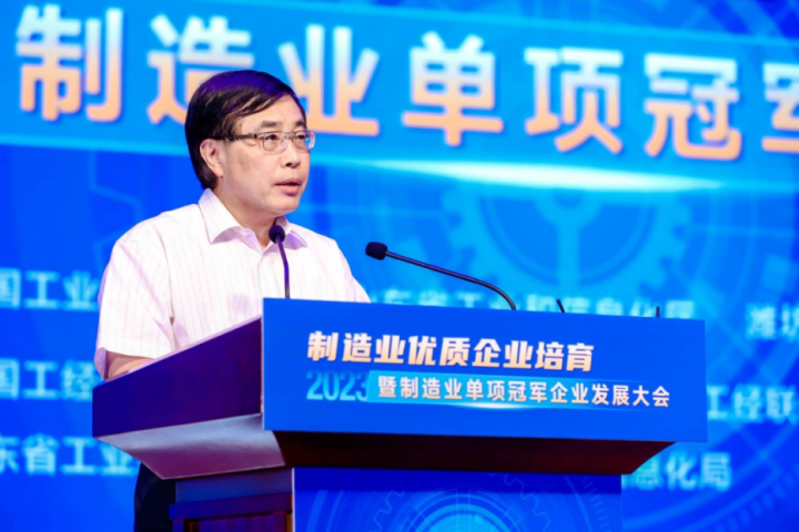 图为中国工经联党委书记熊梦讲话